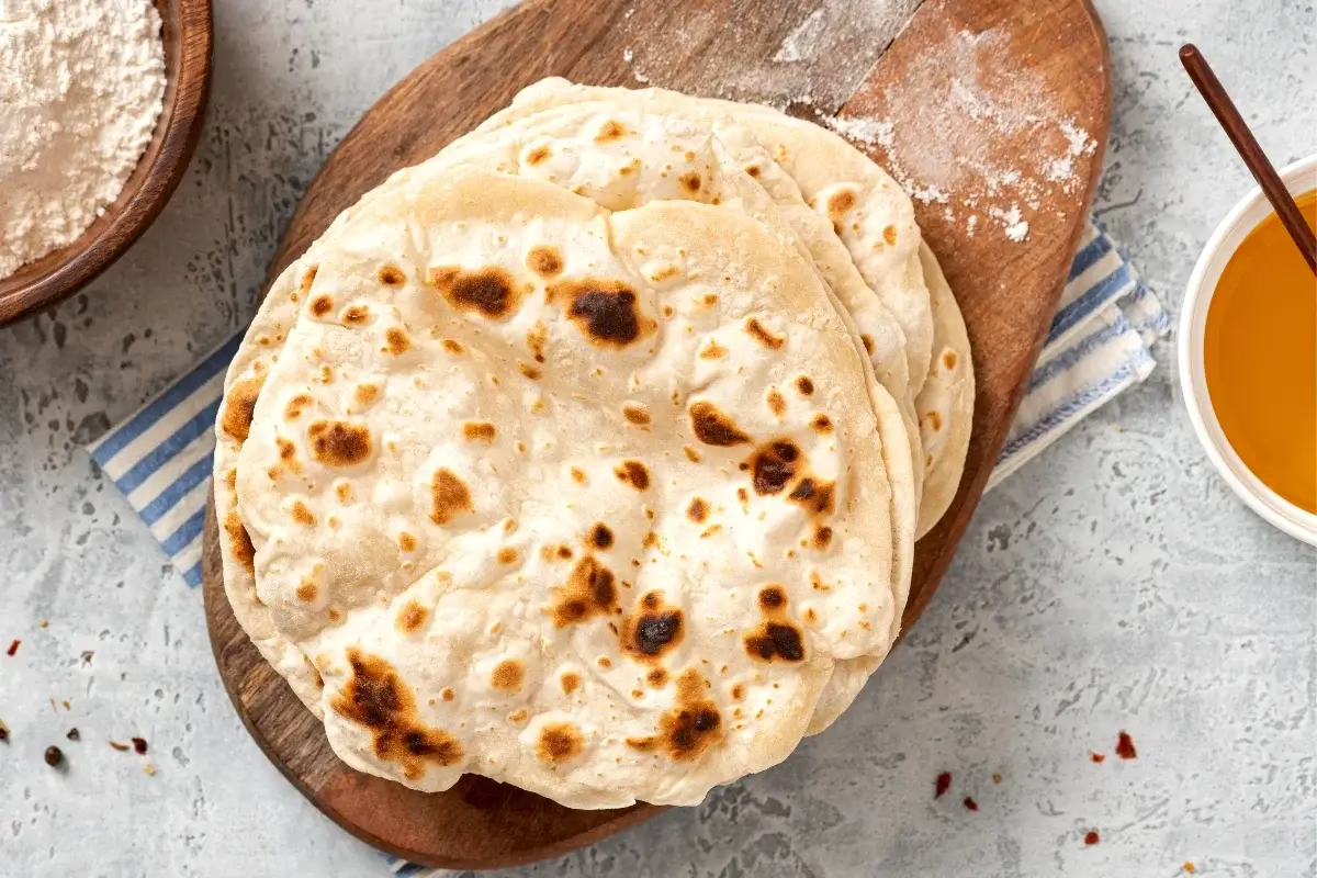 خبز مفرود ابيض بالأعشاب